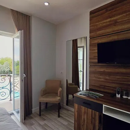 Gardenland Resort Bushat Exterior photo